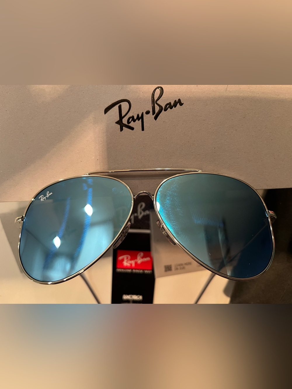Ray-Ban Aviator Reverse Sunglasses in Silver with Blue Lenses 56mm - Picture 2 of 14
